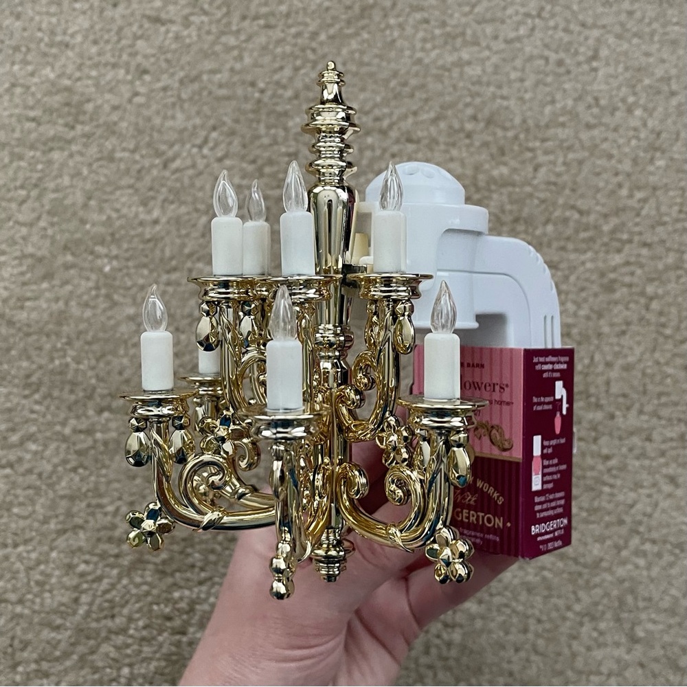 Bath & Body Works Bridgerton Gold Chandelier Nightlight Wallflower Plug - Picture 5 of 16